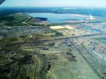 A tar sands mine at Mildred Lake, Alberta Image: TastCakes/Janitzky via Wikimedia Commons